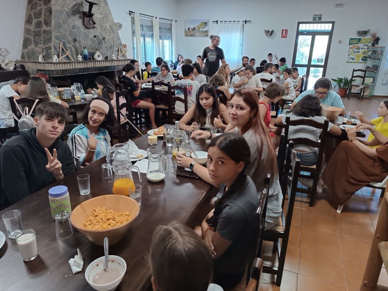 Último desayuno en el campamento de verano.