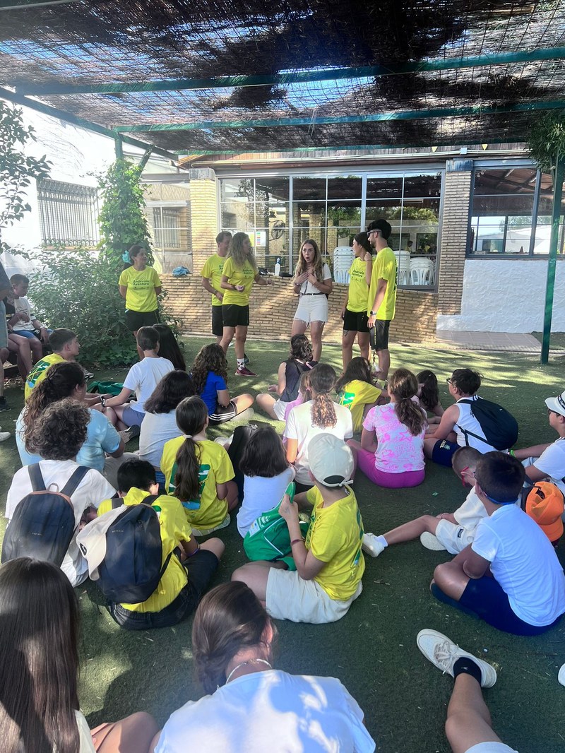 Última reunión antes del regreso a casa.