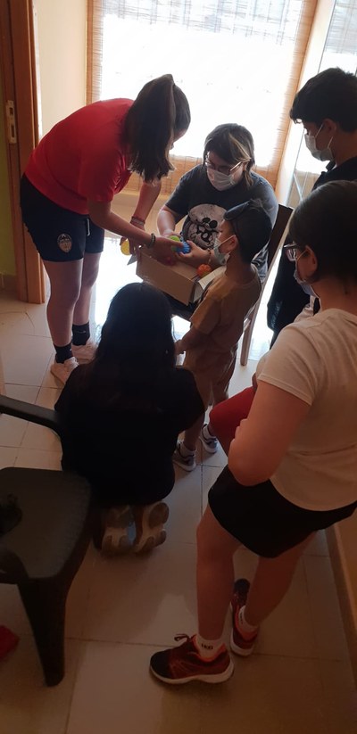 Grupo jugando a juegos kim Grupo jugando a juegos kim