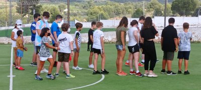 Grupo preparado para jugar al fútbol