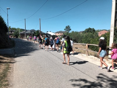 Los participantes camino del parque de Las Médulas