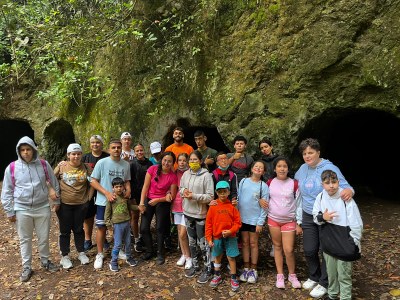 Foto de grupo durante la excursión a la ruta de "Los Guardianes Centenarios" 2