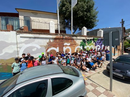 Foto de grupo a la salida del centro de interpretación.