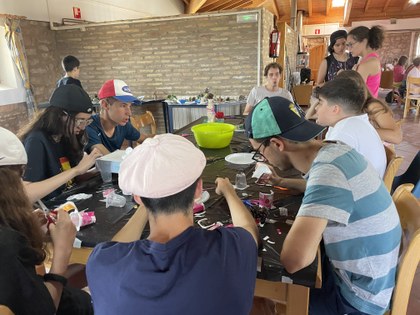 Un grupo de participantes en el taller artístico.