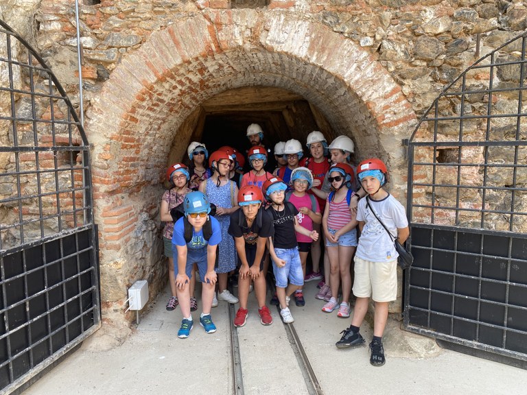 Foto de grupo durante la visita a la mina (2). 