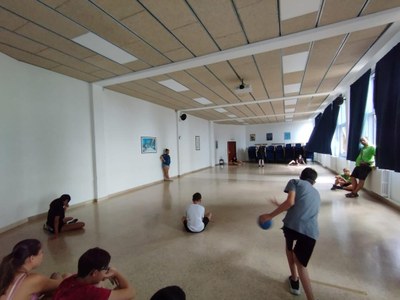 Unos participantes jugando a Goalball