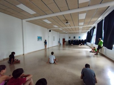 Varios participantes jugando a Goalball