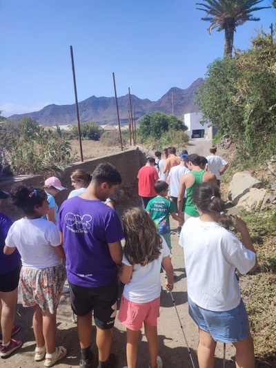 Un grupo de participantes de caminata