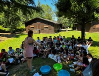 Participantes preparados empezar con el taller de Teñir camisetas