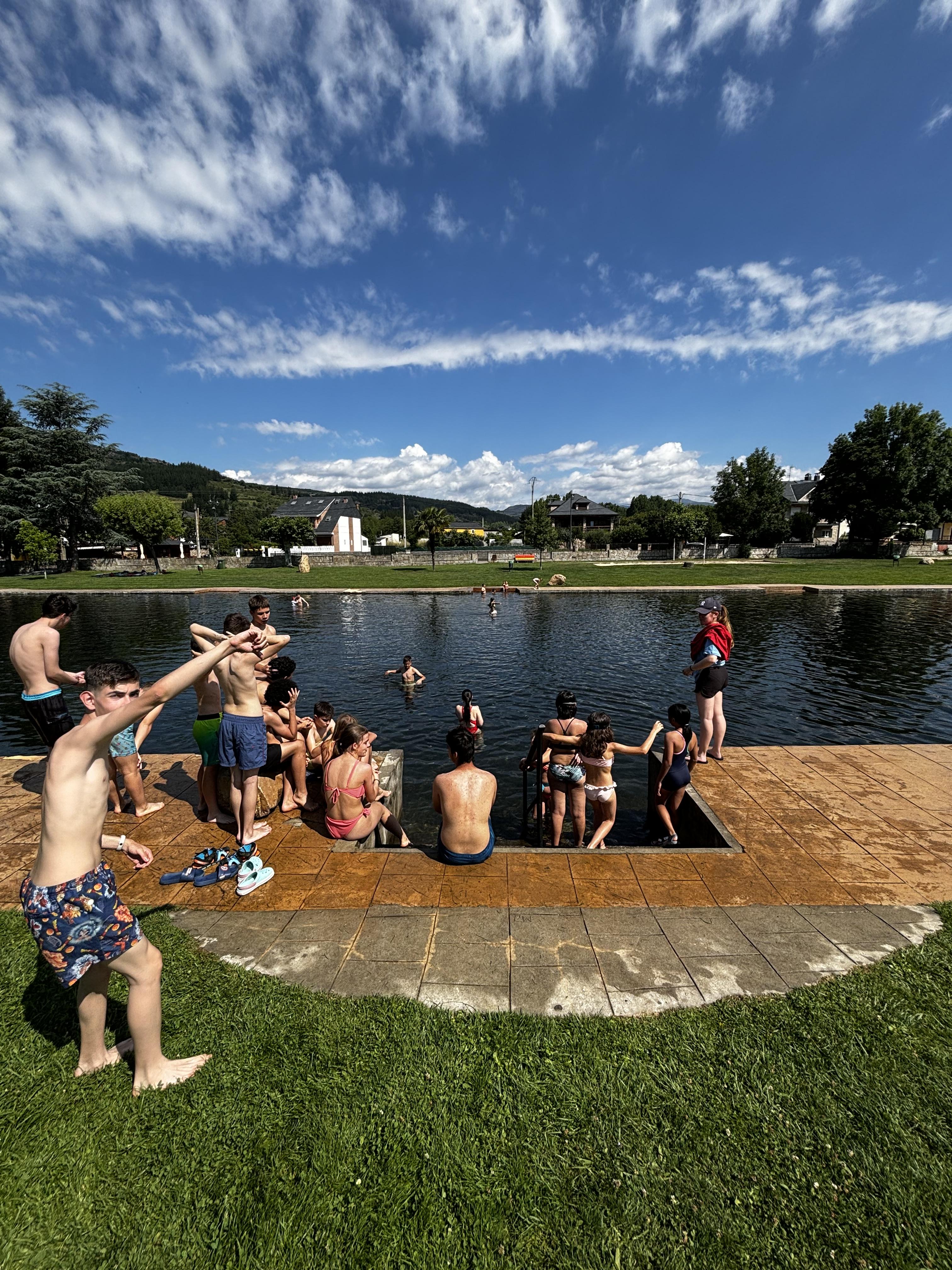 Participantes en la playa Fluvial