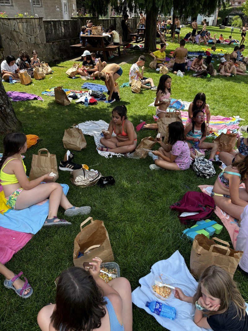 Participantes en la playa Fluvial