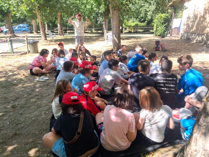 Participantes descubriendo la temática del campamento