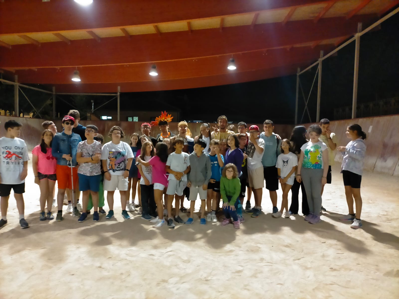 Participantes durante la velada nocturna.