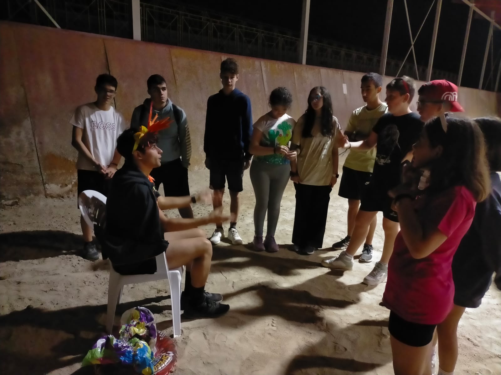 Participantes durante la velada nocturna.