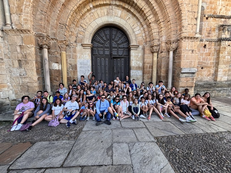 01.07 Visita a Santillana.jpeg
