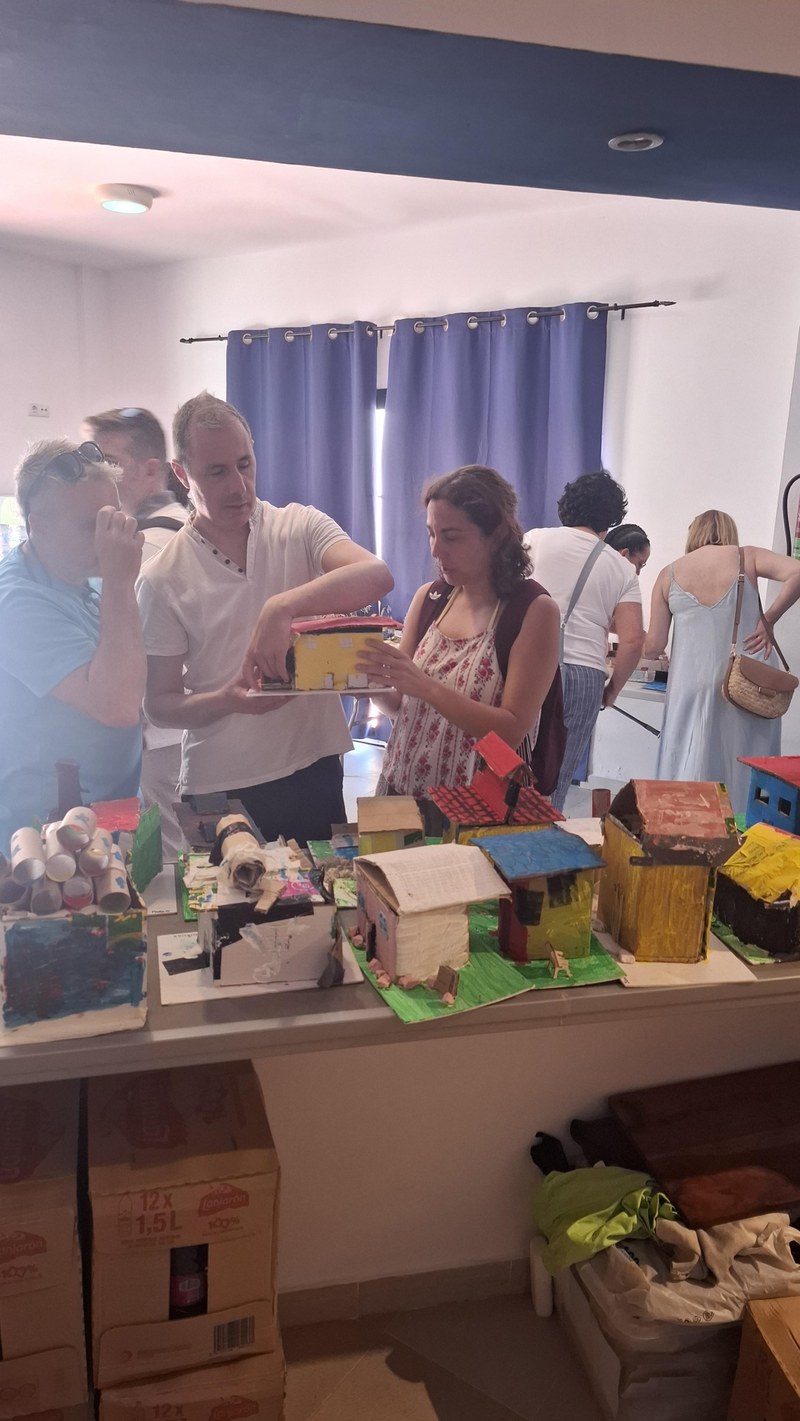 04.07 Visita conociendo las maquetas.jpg
