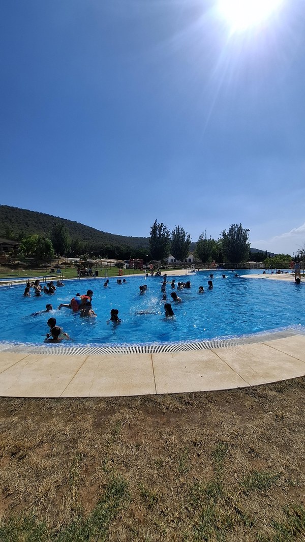 29.06 Piscina.jpg Jugando en la piscina