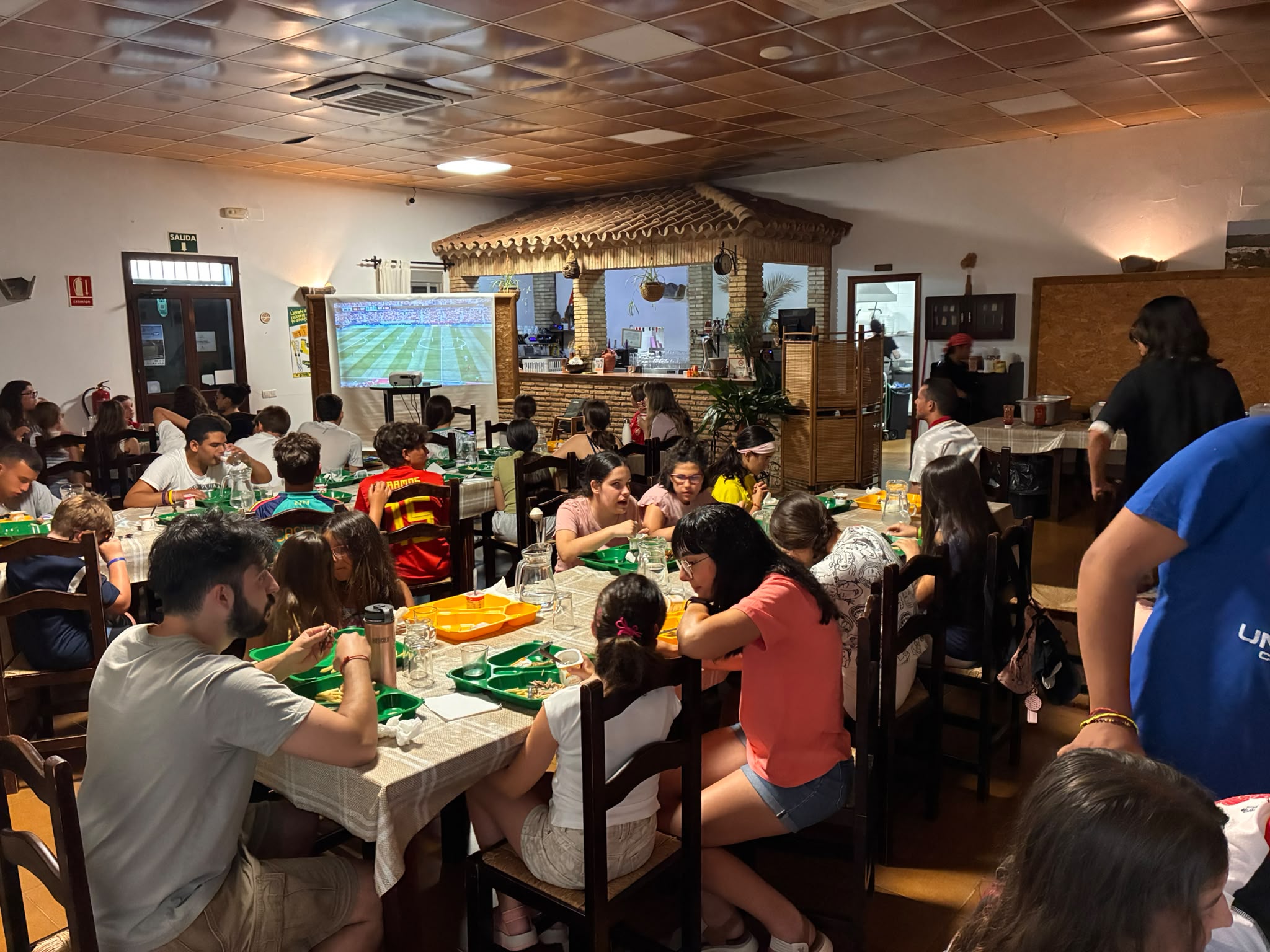 02.07-Cenando con España.jpg