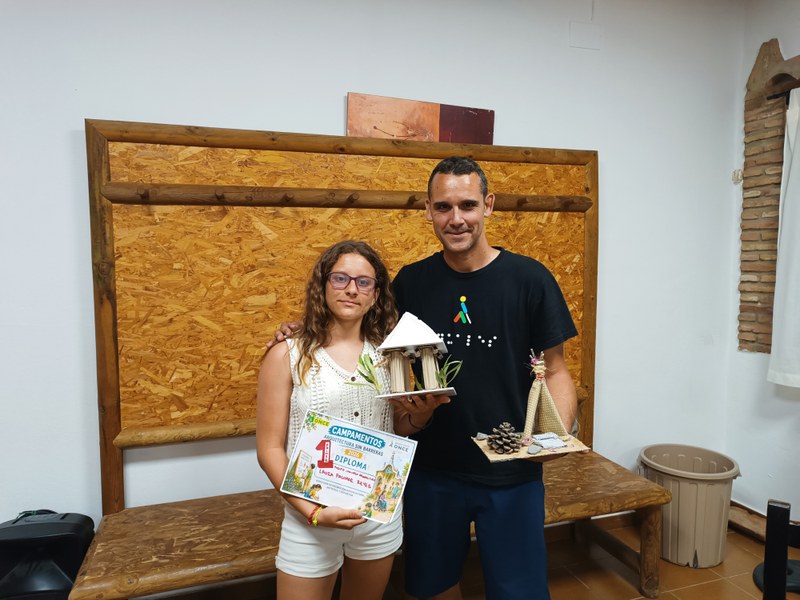 04.07.Ganadora del concurso de arquitectura del grupo de pequeños.jpg