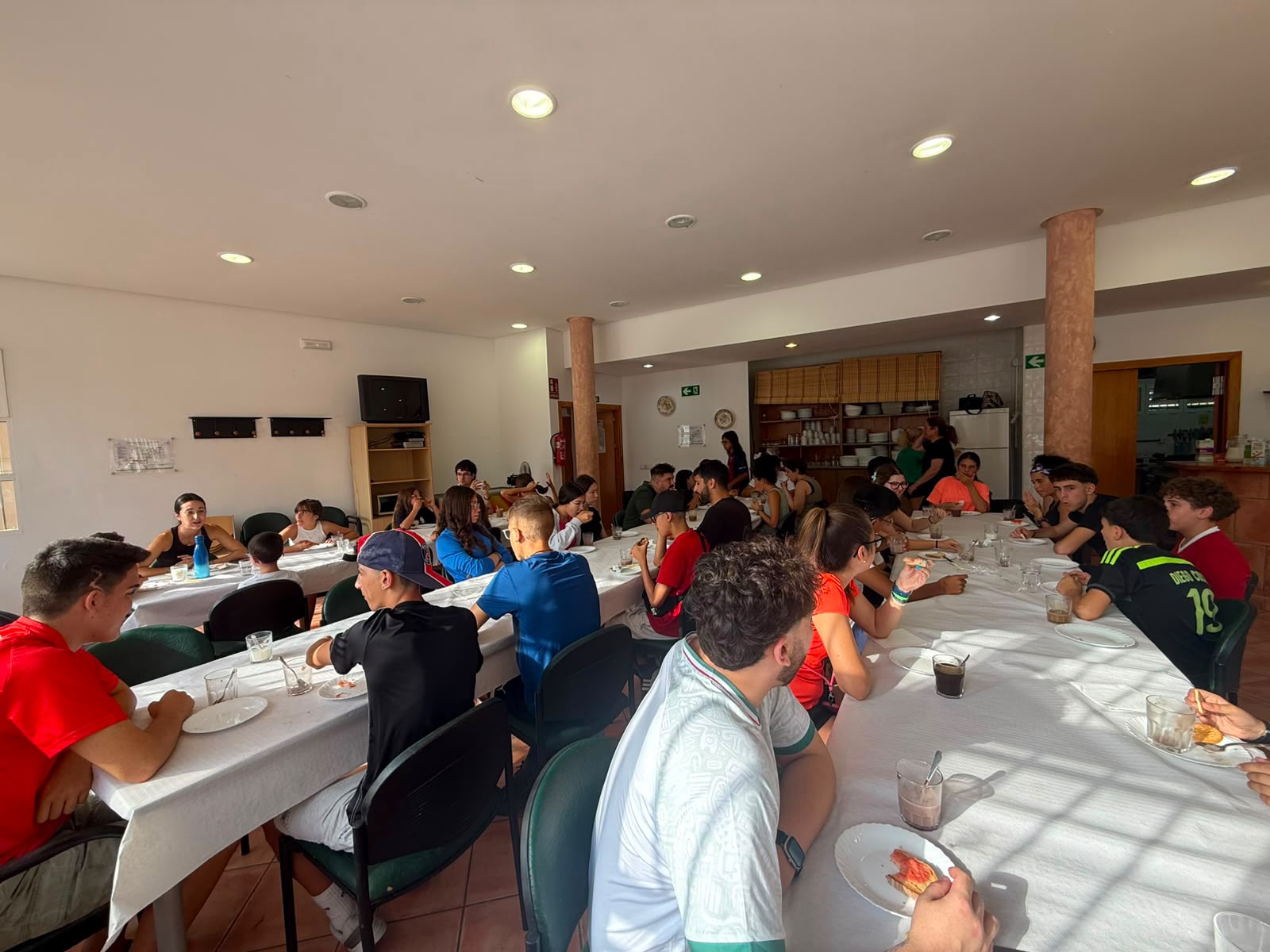 13.07.26 Desayunando en el comedor.jpg