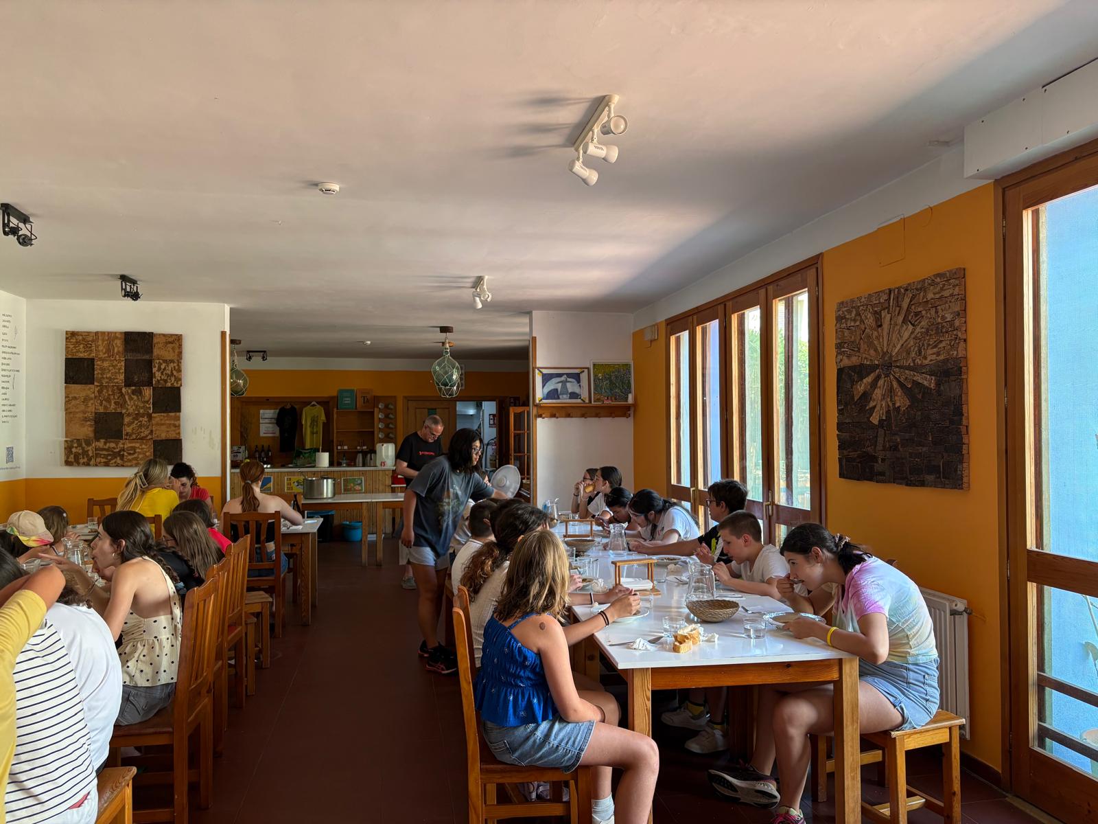 02.07- EN EL COMEDOR.jpg