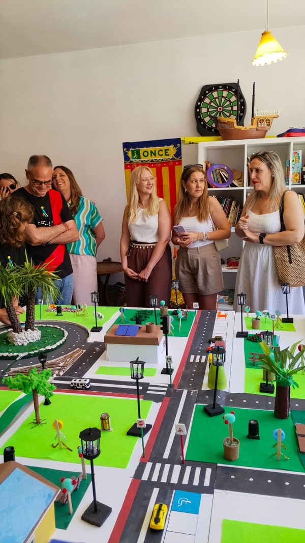 Presentación maqueta-exposición "un pueblo ideal"