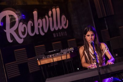 Laura Diepstraten al piano