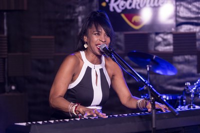 Ludmila Mercerón al piano